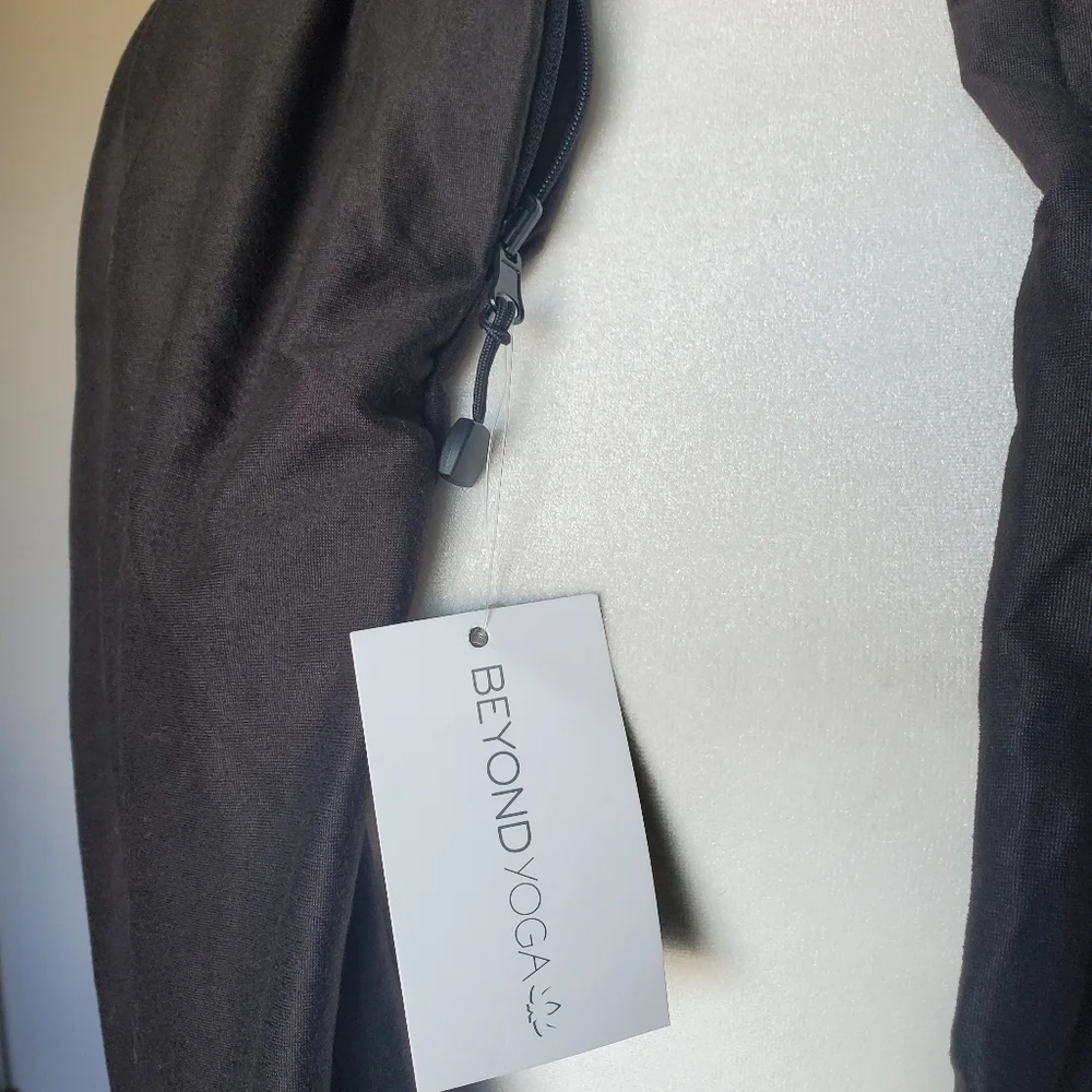 NWT Beyond Yoga Hidden Pocket Infinity Scarf Black